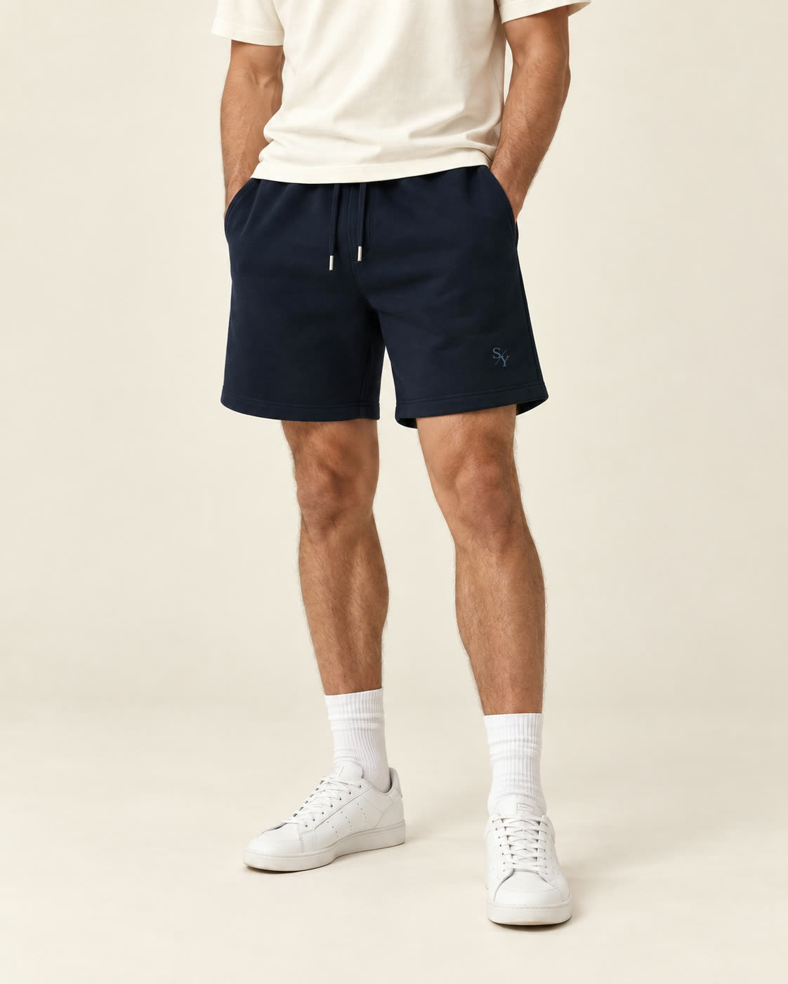 THE OFF-DUTY sweat shorts in French Navy, on body